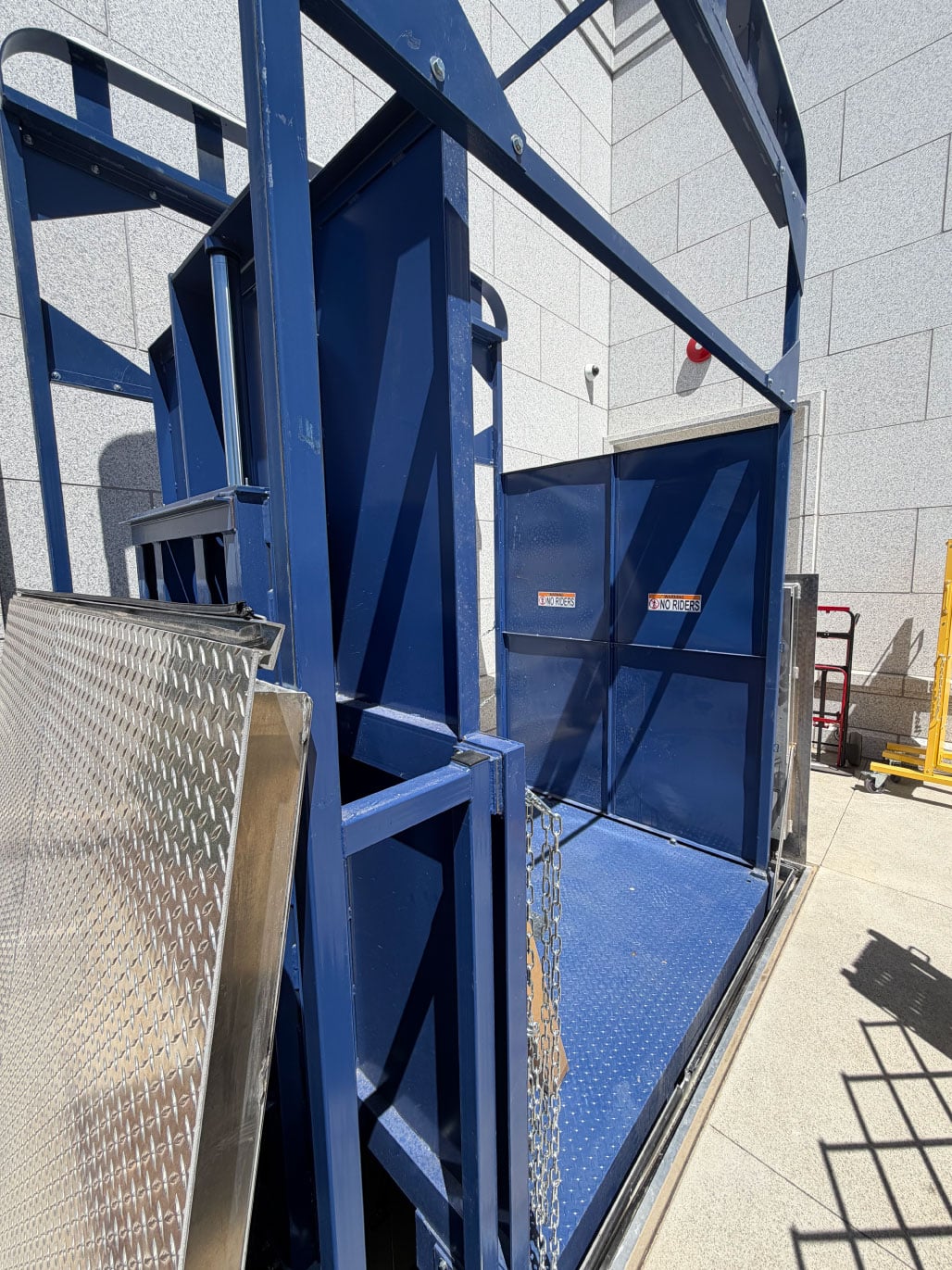 Sidewalk Elevator Lift - Image 12