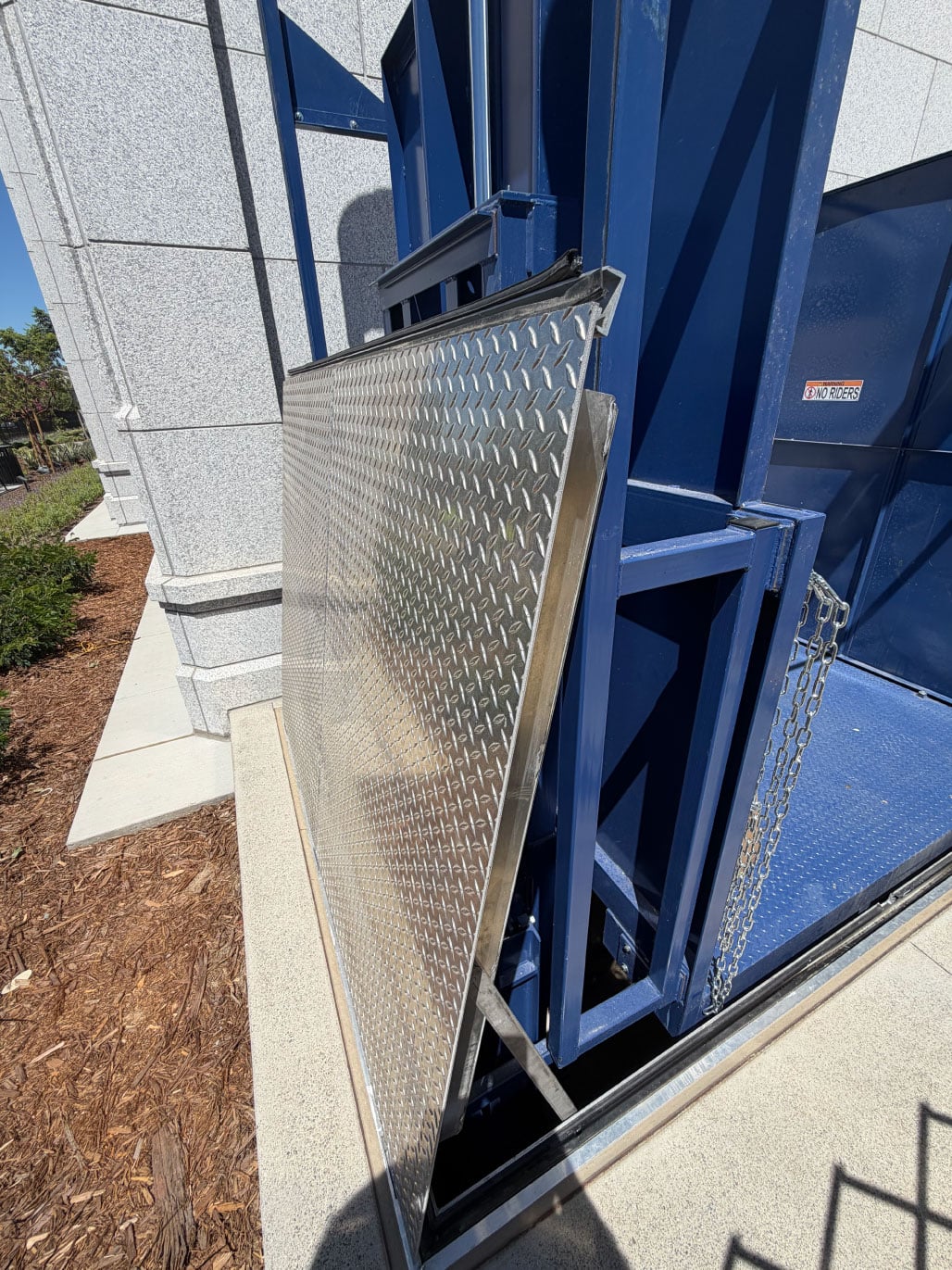 Sidewalk Elevator Lift - Image 8